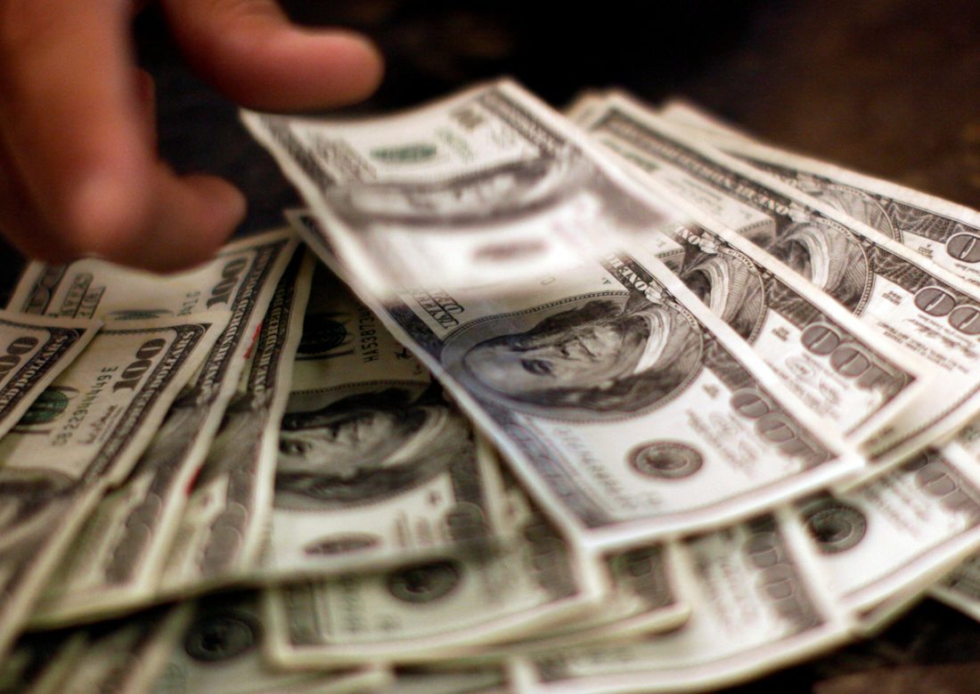 Dólar sobe a R$ 5,22 com tensão no Oriente Médio e expectativa de ata do Fed