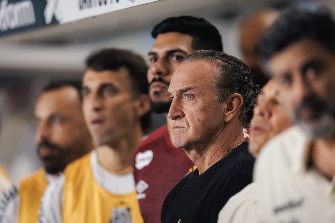 Cuca abre caminho para novos reforços e define prioridades de mercado do Santos