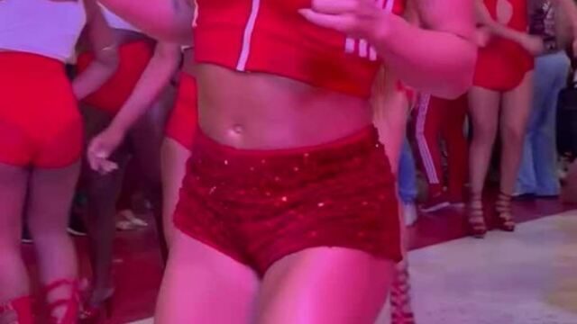 Focada, Bruna Griphao enfrenta contratempo, mas comparece a ensaio na quadra do Salgueiro