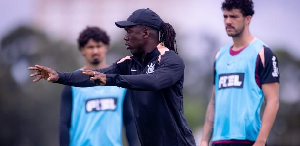 Era Seedorf começa no Corinthians com cenário que era sonhado por Diniz