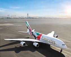 Voo da Emirates se Transforma em Noite de Tensão após Desvio