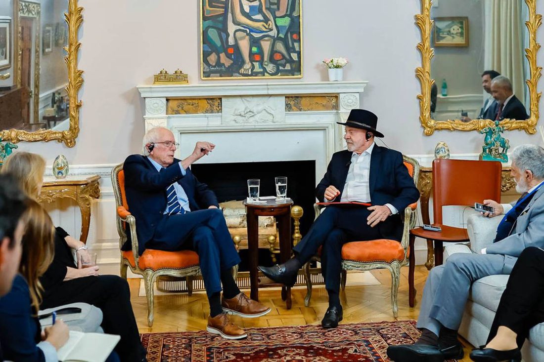 Bernie Sanders afirma que progressistas dos EUA devem apoiar a autodeterminação do Brasil em encontro com Lula