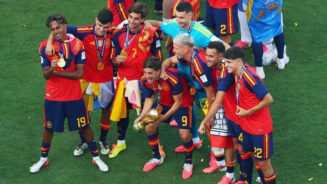 Barcelona cancela homenagem aos campeões mundiais e opta por exaltar a bandeira separatista Estelada