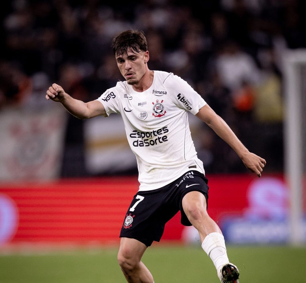 Besiktas demonstra interesse na contratação do meio-campista Breno Bidon, do Corinthians