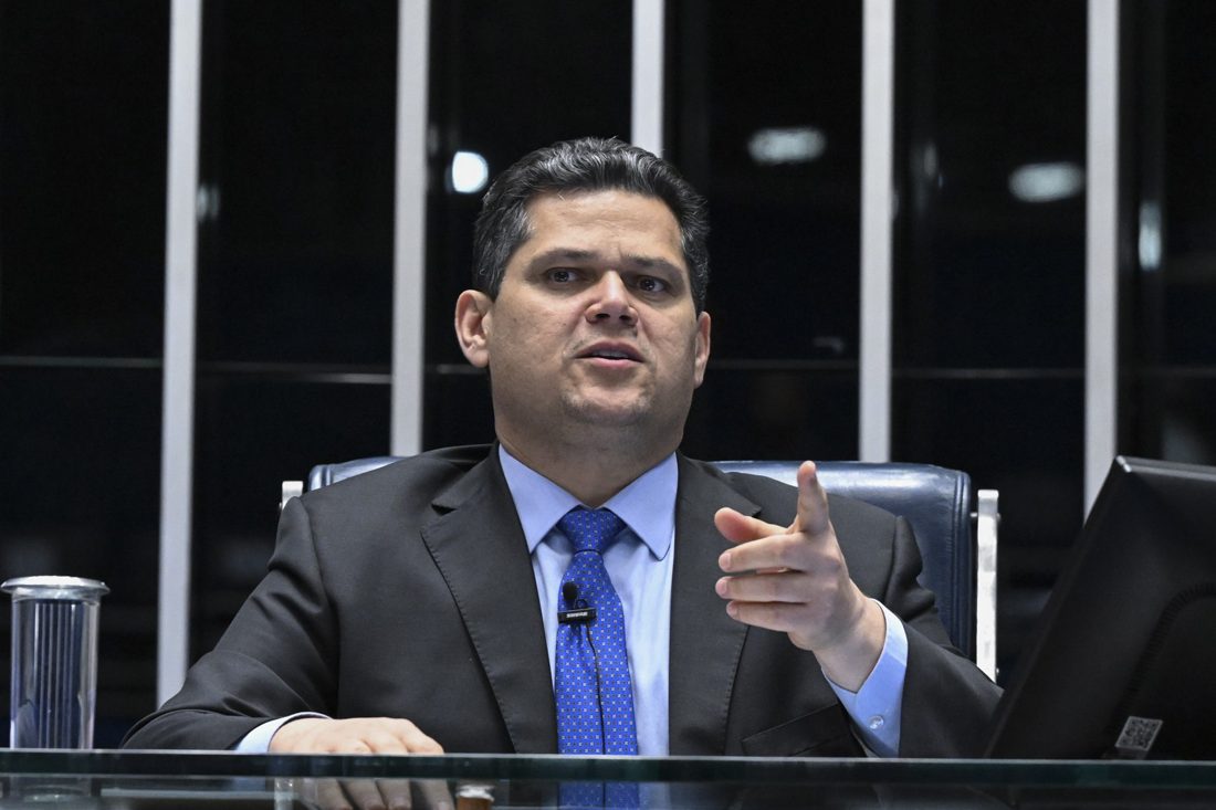Alcolumbre indica votação da PEC que encerra escala 6x1 após eleições