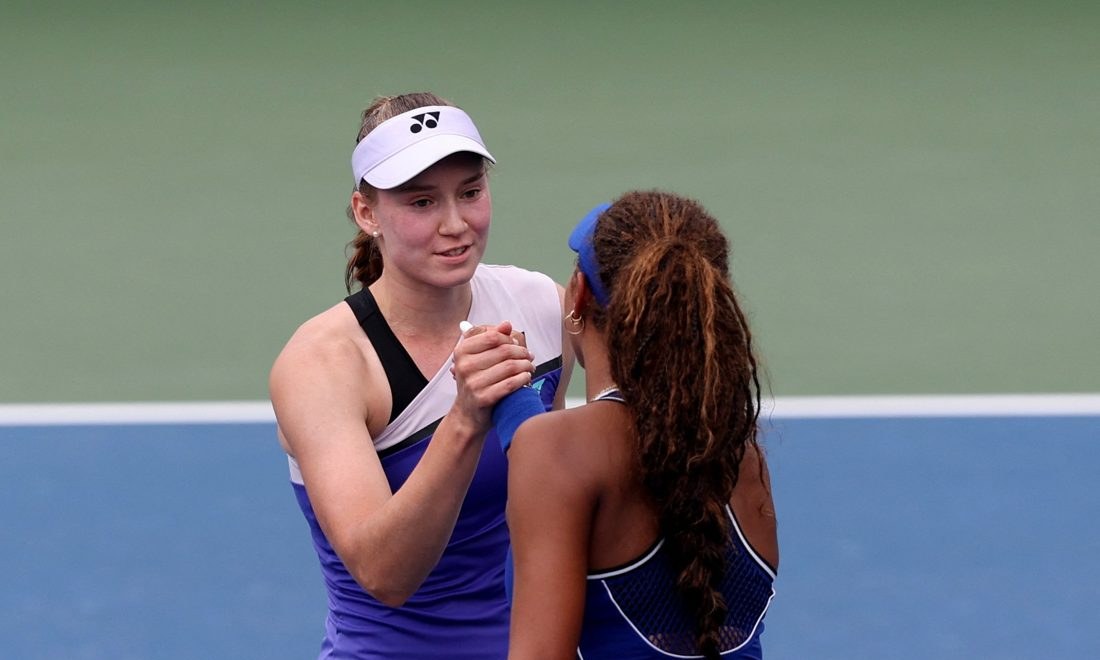 Elena Rybakina avança no US Open ao vencer Thea Frodin e se aproxima da liderança do ranking WTA