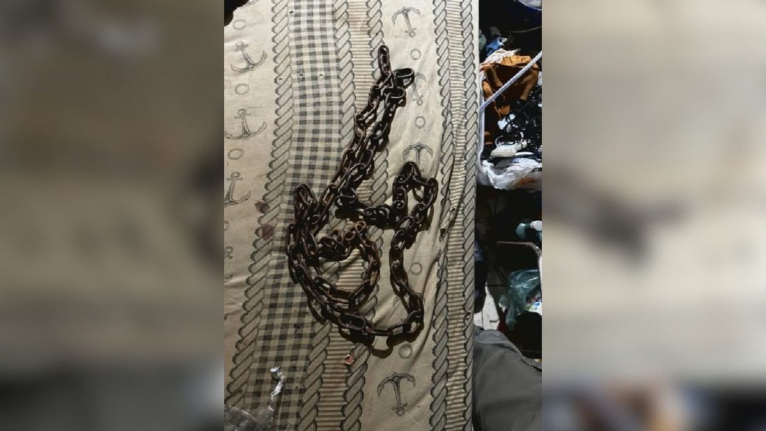 Adolescente autista e esquizofrênico é resgatado após ser mantido acorrentado em Anápolis