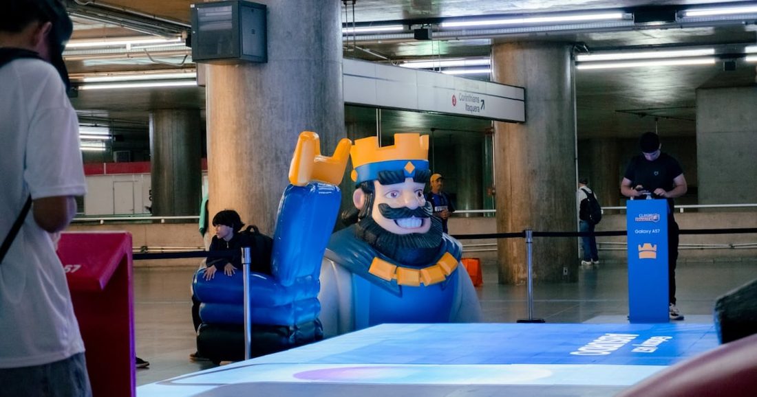 Clash Royale ganha arena gamer na estação Sé do Metrô de SP para celebrar 10 anos