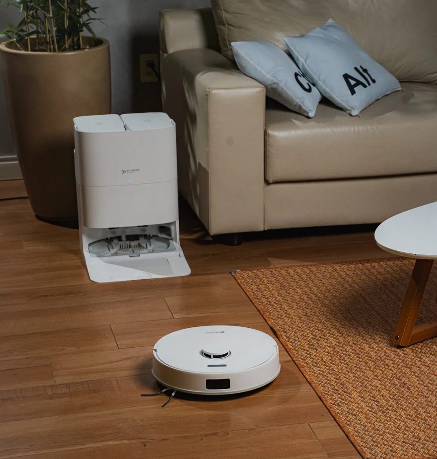 Robô aspirador com base autolimpante: funciona, custos e quando vale a pena