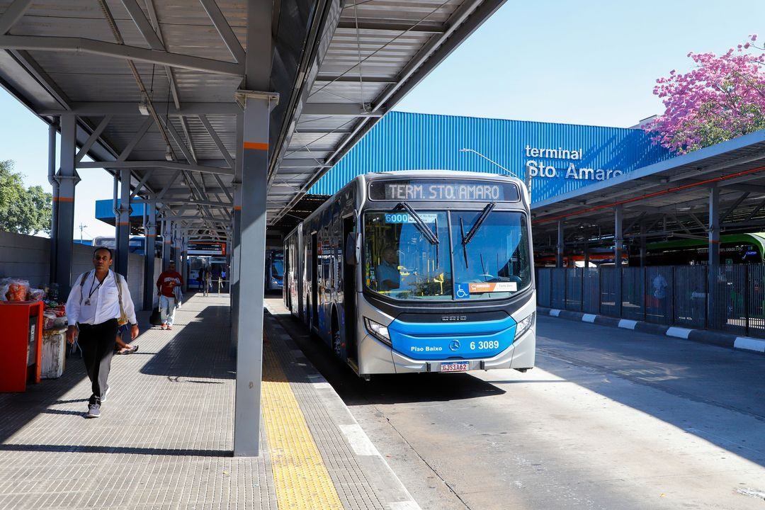 Greve de ônibus paralisa linhas da zona Sul de São Paulo e atinge 267 mil passageiros