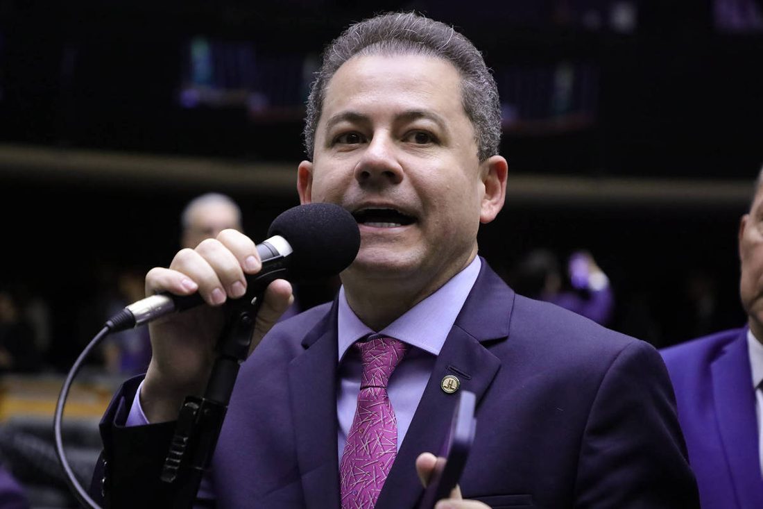 PF realiza operação contra Cezinha de Madureira, aliado do ministro André Mendonça