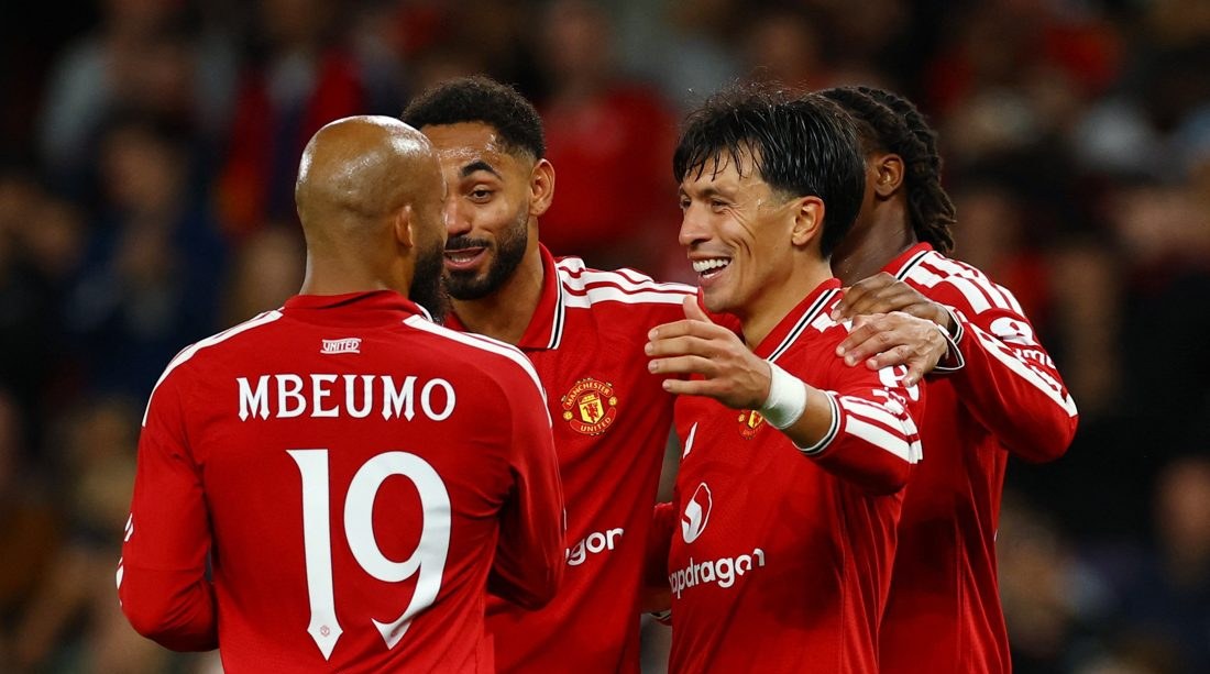 Manchester United enfrenta Brighton na Copa da Liga Inglesa: horário, transmissão e escalações