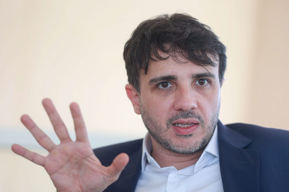 Renan Santos denuncia 'problema interno de sistema' após Toffoli retirar processo de registro de candidatura
