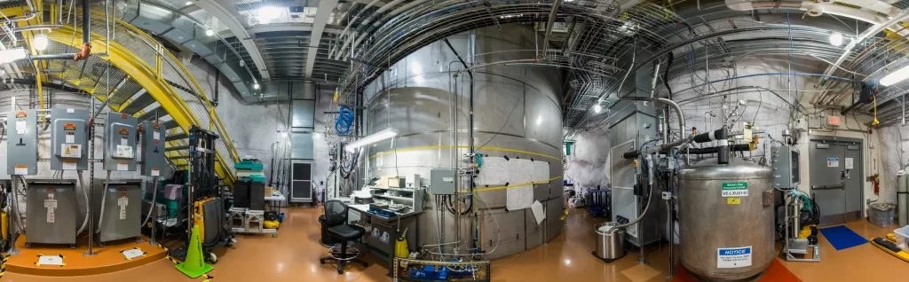 Evento único em detector subterrâneo LUX‑ZEPLIN pode indicar interação de partícula escura
