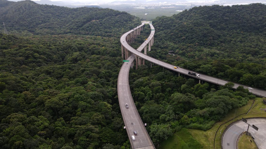Imigrantes tem filas nos dois sentidos e congestionamento rumo a SP