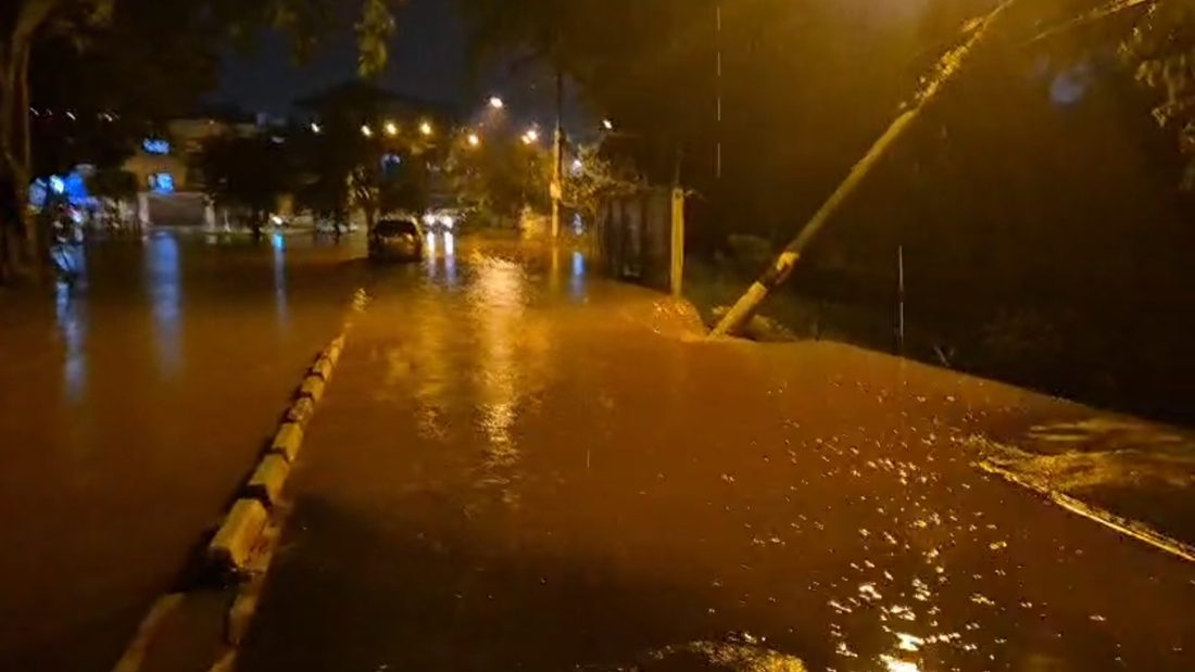Defesa Civil registra 84 milímetros de chuva em Sertãozinho (SP); motociclista é arrastado e resgatado