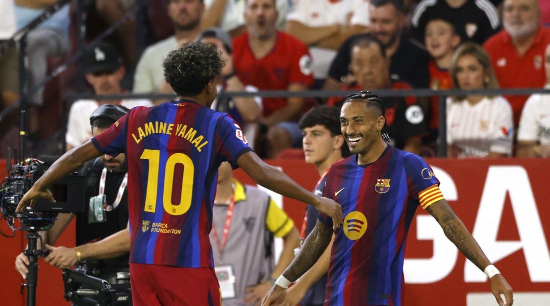 Raphinha registra início histórico no Barcelona e técnico do Sevilla questiona exclusão da Bola de Ouro