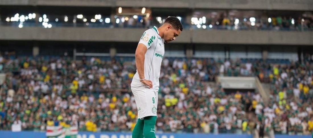 Vitor Roque perde espaço no Palmeiras
