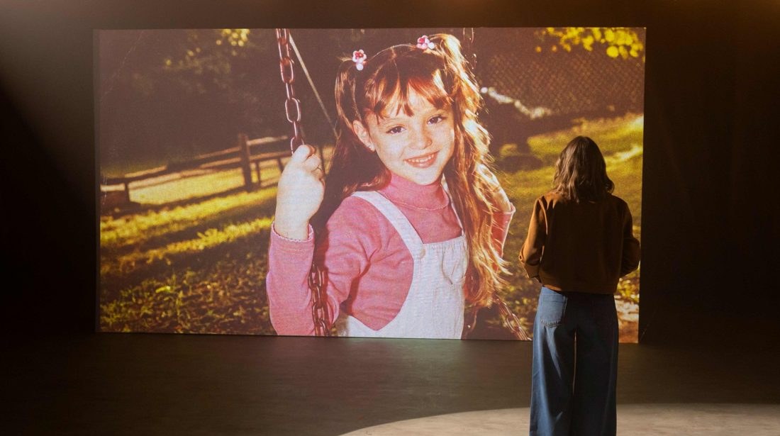 Isabelle Drummond revisita sua infância em campanha do Criança Esperança 2026
