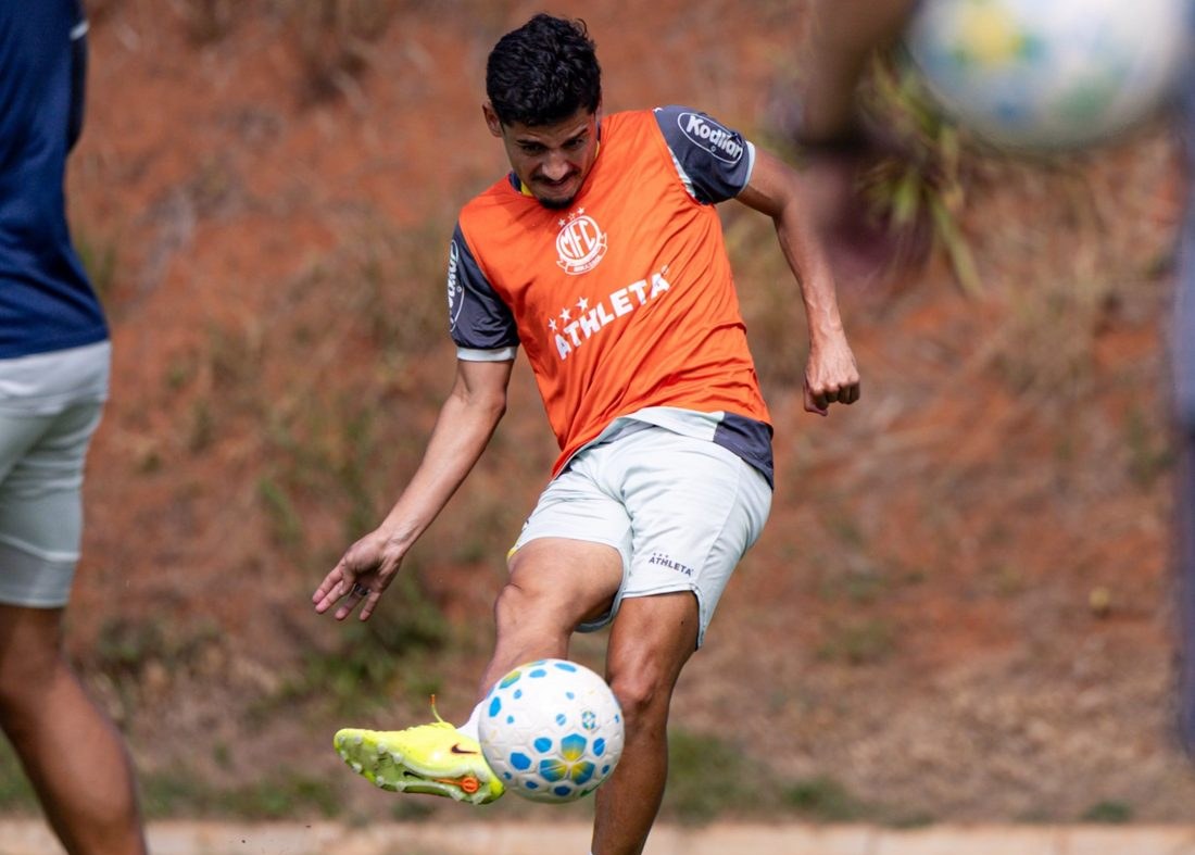 Mirassol tem mudança forçada no meio-campo para enfrentar o Flamengo após suspensão de Neto Moura