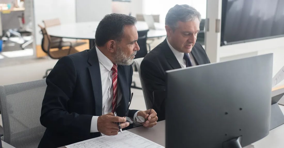 Carlos Ghosn se destaca como referência em gestão ao lançar newsletter e revisitar sua trajetória de sucesso e controvérsia