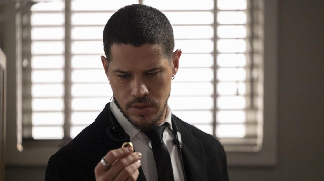 Quem Ama Cuida: Iuri encontra anel de Arthur com ajuda de Francesca