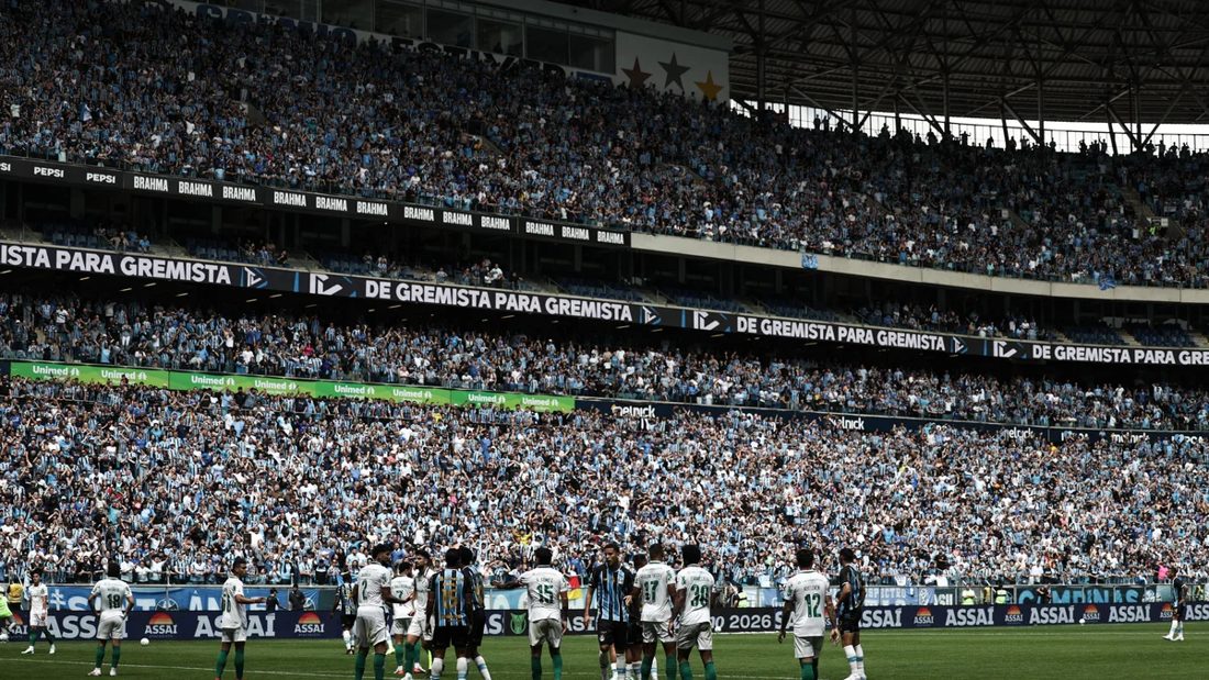 Torcedor de 74 anos morre de parada cardiorrespiratória na Arena durante jogo Grêmio x Palmeiras; testemunhas apontam demora no atendimento