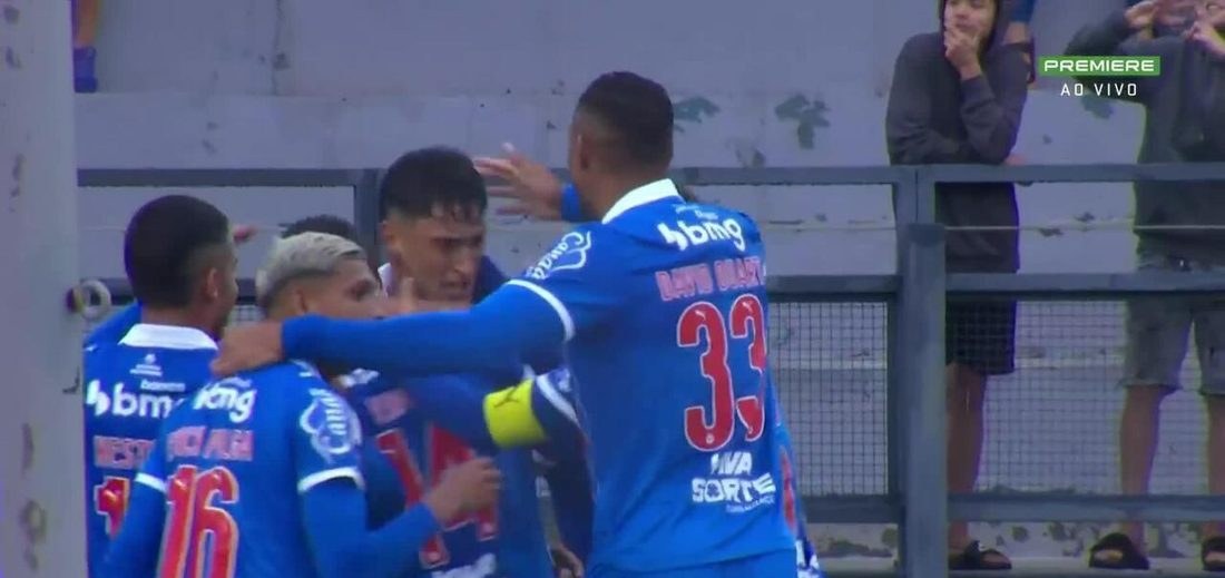 Gol de cabeça de Alejo Veliz abre placar para o Bahia contra o Bragantino aos 37 do 1º tempo