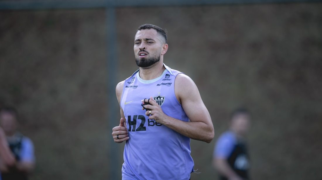 Atlético-MG tem zagueiro contratado até 2030 que ainda não estreou em 2026; entenda a situação de Léo Duarte