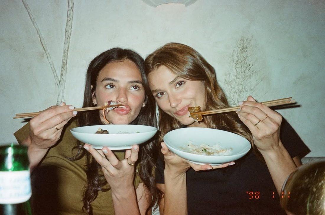 Bruna Marquezine comemora aniversário de Sasha Meneghel com álbum de fotos