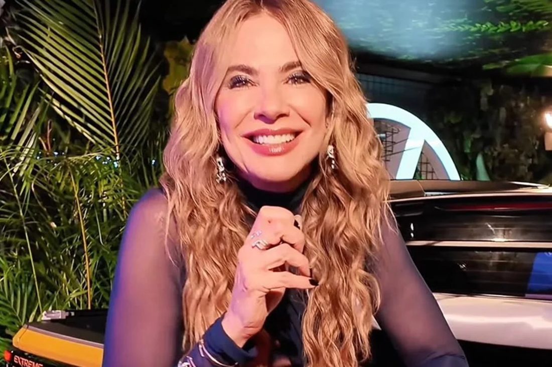 Luciana Gimenez tem perrengue com penteado no MASP e recorre a “cirurgia” de cabelo