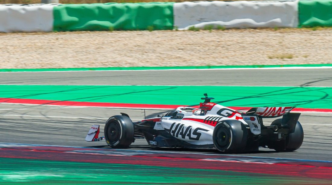 Rafael Câmara supera Oliver Bearman nos testes da Haas em Portimão e chama atenção para vaga de 2027