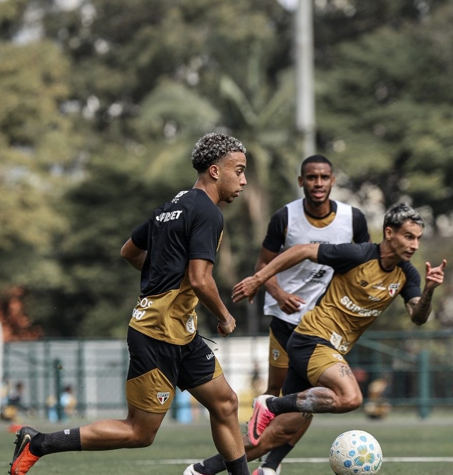 Pedro Ferreira evolui e se aproxima da primeira chance como titular no São Paulo
