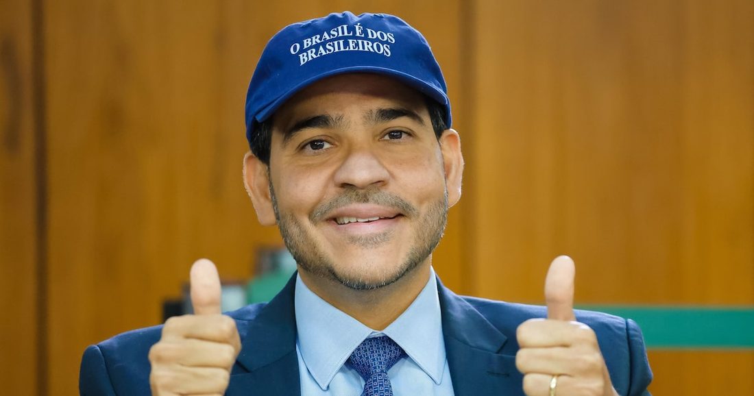 Advogado‑geral da União usa perfil privado no X para convocar apoiadores do "Exército do Lula" a atos no Rio