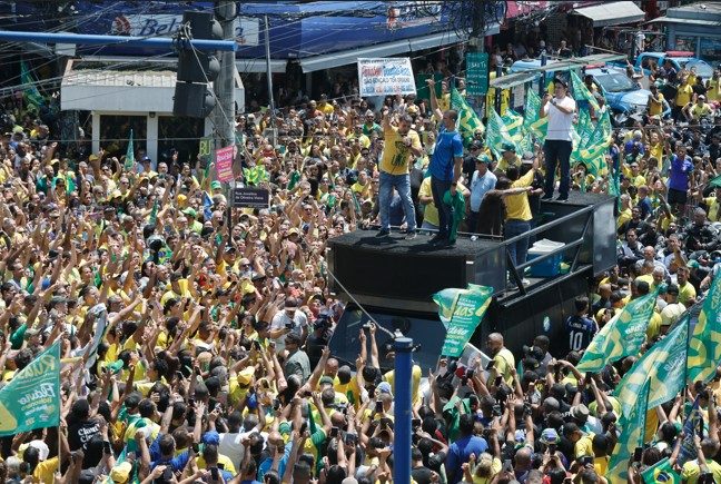 Vitória de Flávio no 1º turno leva PL a articular anistia para libertar Jair Bolsonaro da prisão em 2026