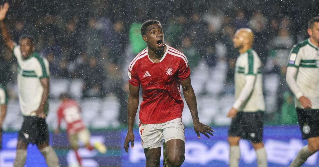 Bruno Gomes lidera ranking de desarmes do Internacional no Brasileirão