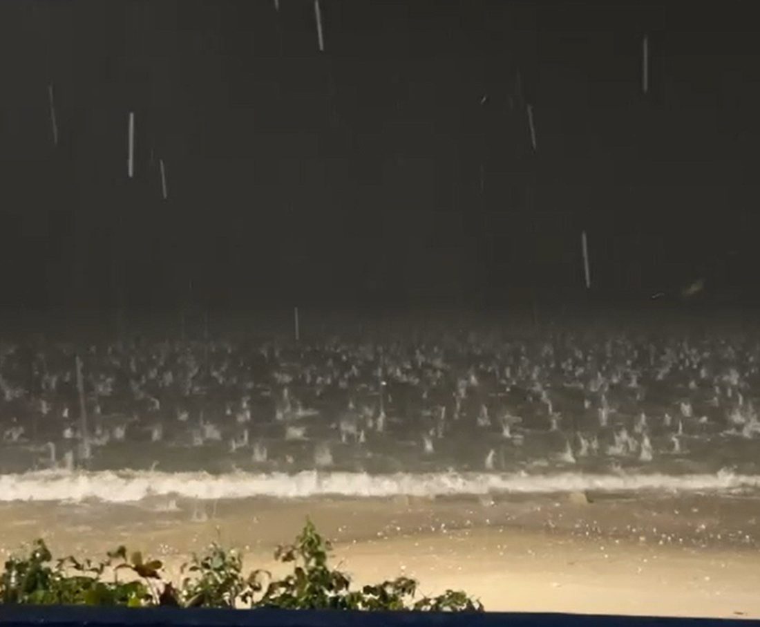 Vídeo registra mar agitado por granizo em Florianópolis; cinco cidades de SC declaram emergência