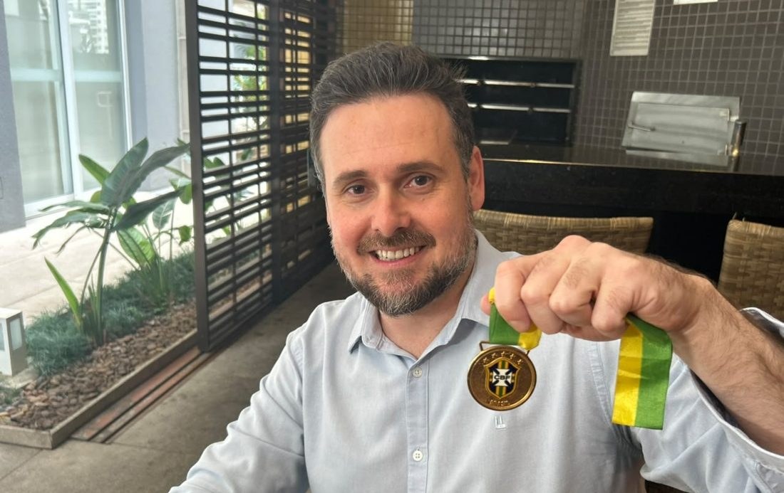 Torcedor do São Paulo conserva medalha de Rogério Ceni de 2006 e promete devolvê‑la se solicitado
