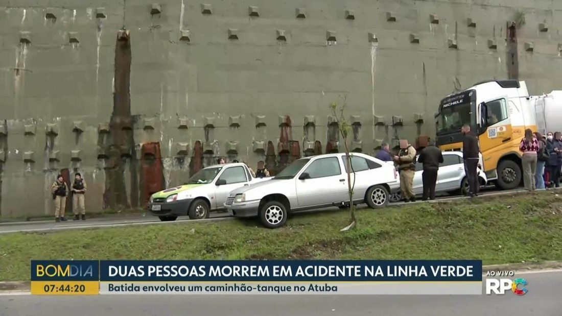 Acidente com caminhão-tanque deixa duas vítimas fatais na alça da BR-116 para a Linha Verde