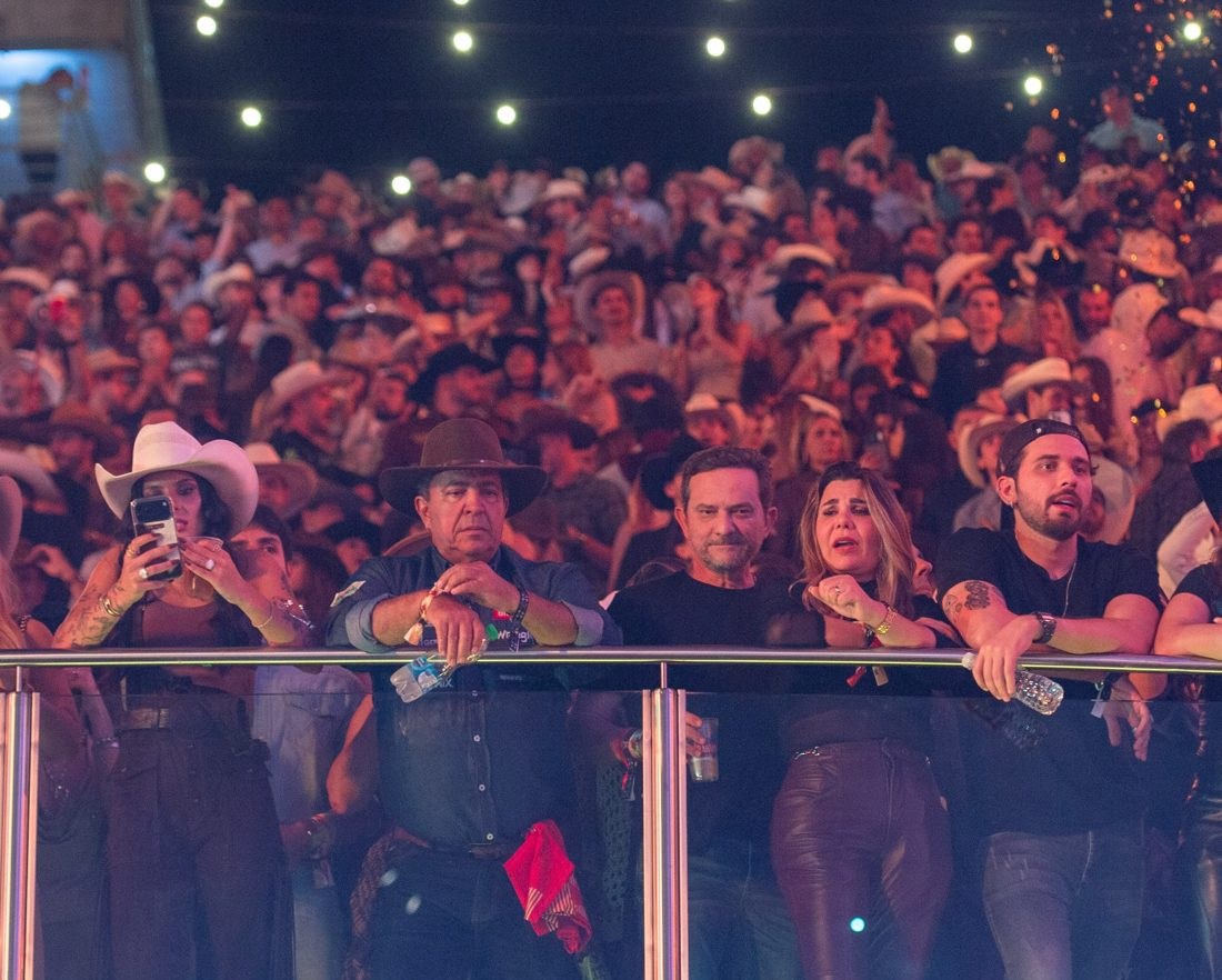 Ana Castela retoma presença na Festa do Peão de Barretos e curte show ao lado de Gustavo Mioto