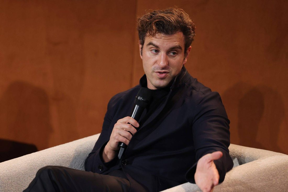 CEO do Airbnb alerta que gestores que não evoluem e profissionais inflexíveis podem desaparecer na era da IA