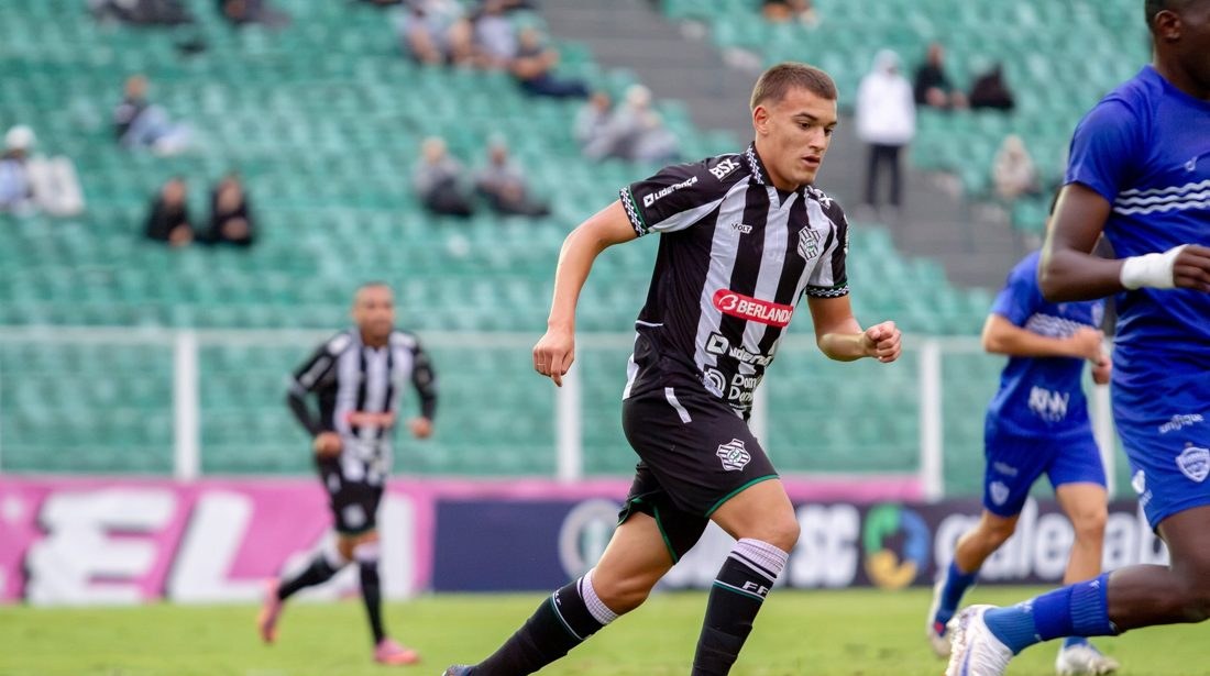 Thyerry, de 17 anos, tem chance de iniciar pelo Figueirense contra o Nação na Copa SC