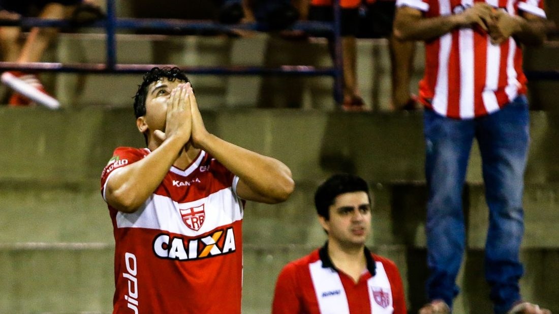 Torcida do CRB 'seca' o Atlético-GO e Sport tropeça na 36ª rodada da Série B