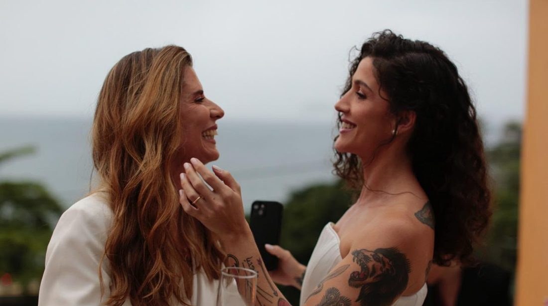 Cecilia Beraba, a Gilda de Quem Ama Cuida, se casa com a produtora Joana Braga, no Rio