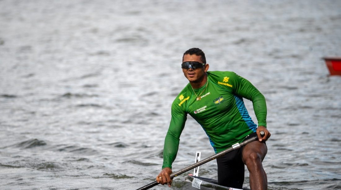 Isaquias Queiroz conquista ouro no C1 500m e se torna pentacampeão mundial em Poznan