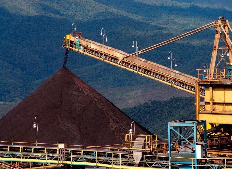 Frete marítimo dispara e pressiona mineradoras brasileiras: impactos para VALE3 e CMIN3