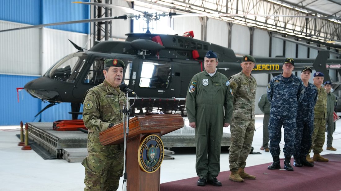 Exército Argentino recebe o último helicóptero Bell 407GXi adquirido pelo Ministério da Defesa