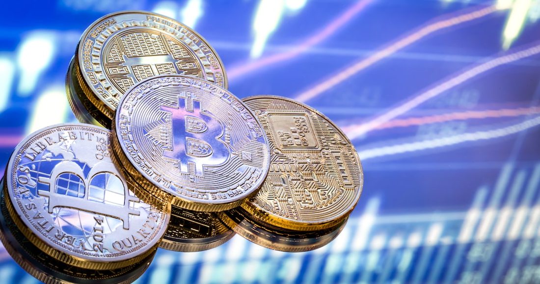Bitcoin chega próximo a US$ 80 mil enquanto token HYPE da Hyperliquid dispara 195% em 2026
