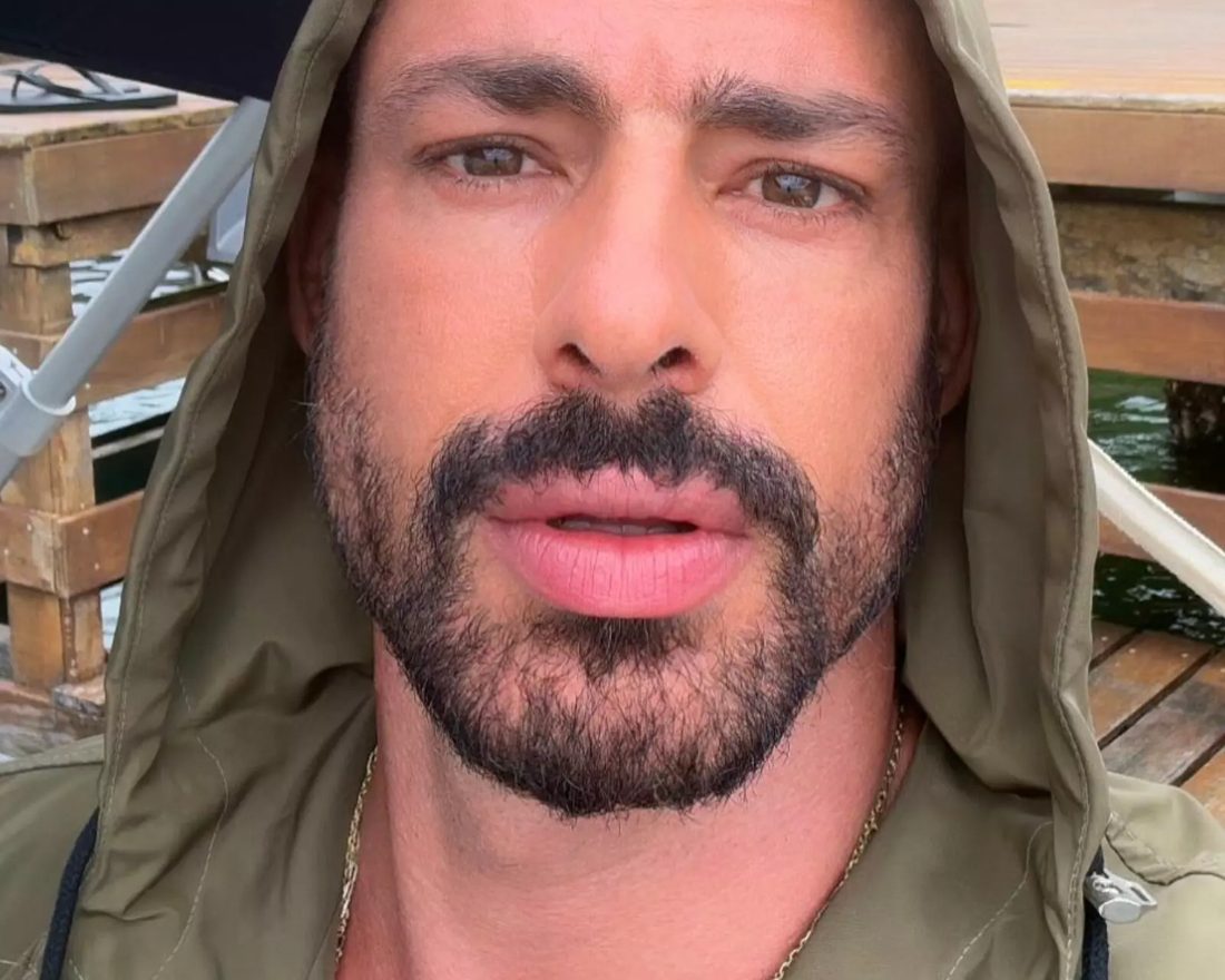 Cauã Reymond compartilha segredos de beleza e reflete sobre o passado