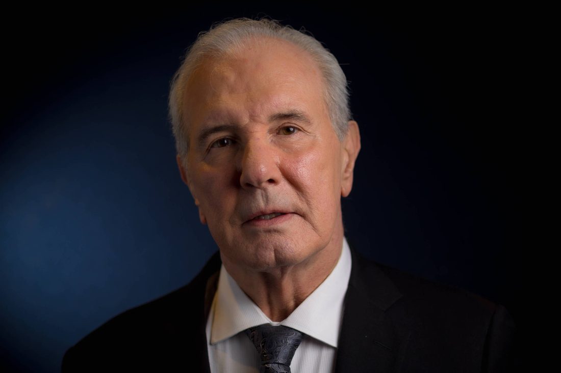 Celso Freitas se aposenta após 53 anos de TV e recebe homenagem no SBT: 'Coroação'